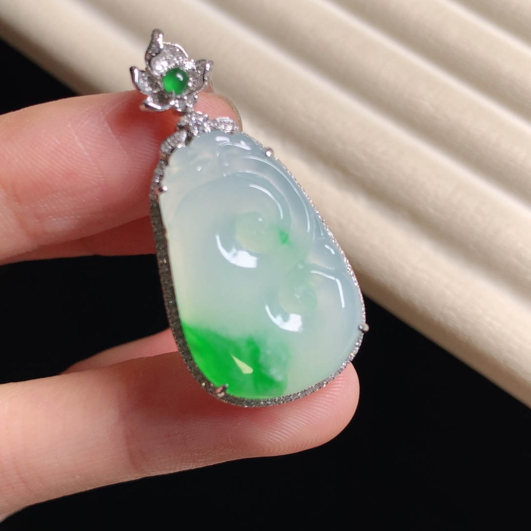 翡翠颈饰18K金镶嵌强推