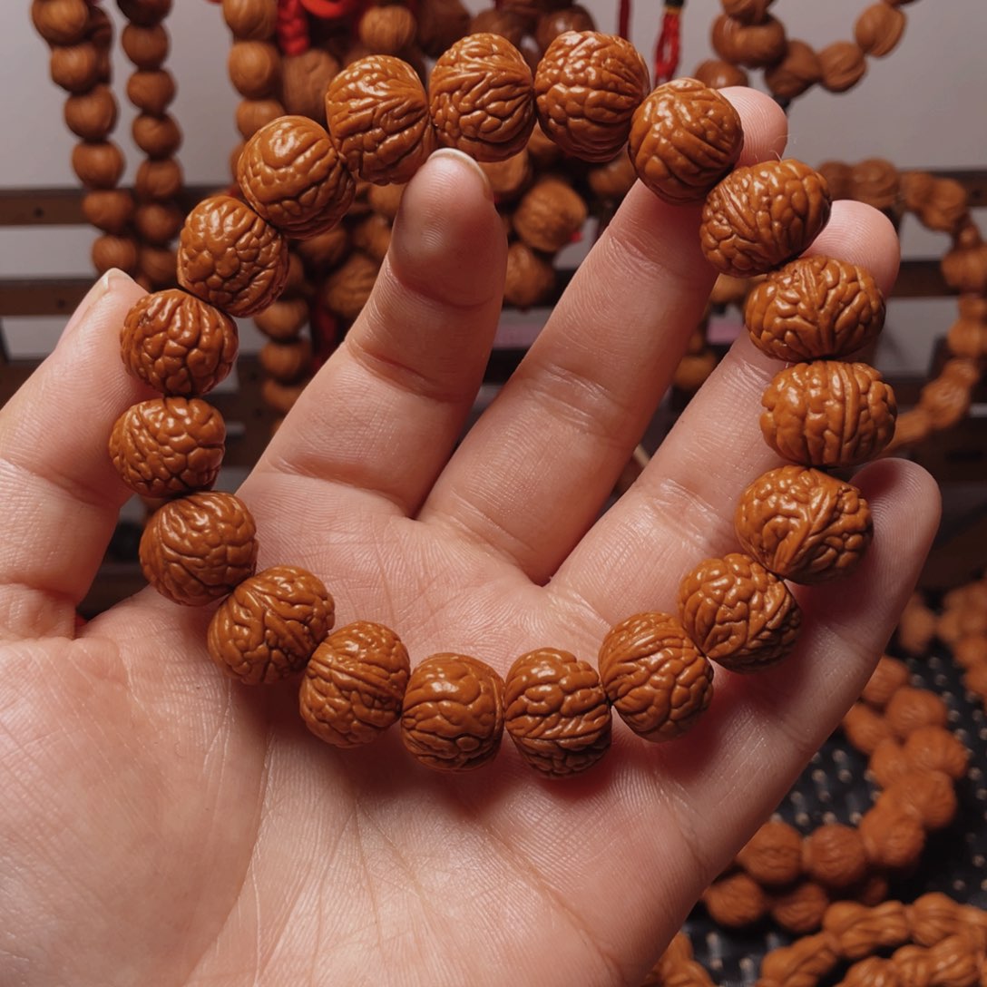 木质类龙纹桃枭手串