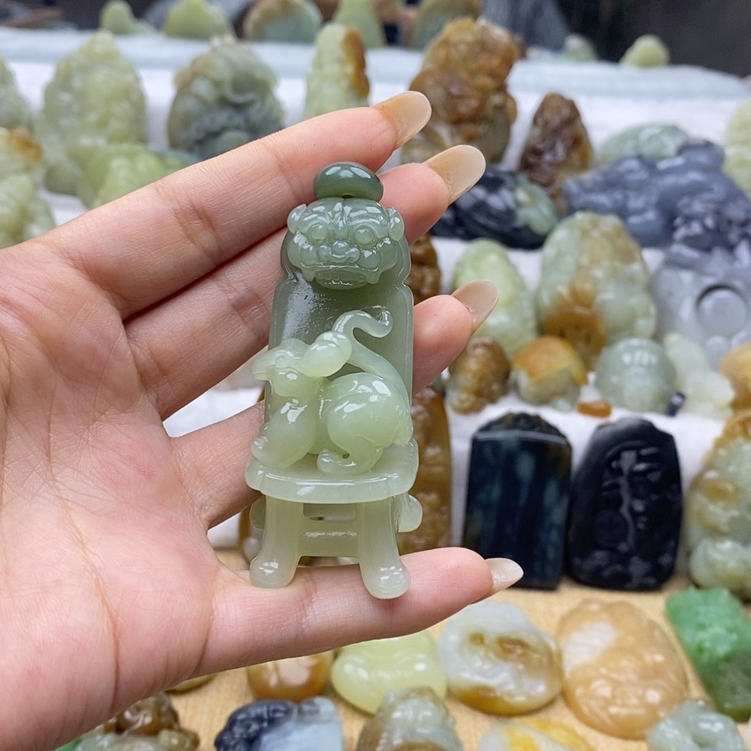 和田玉未镶嵌颈饰