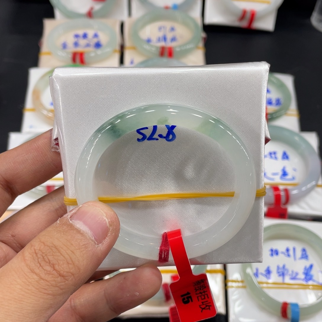 翡翠手镯未镶嵌缅甸翡翠