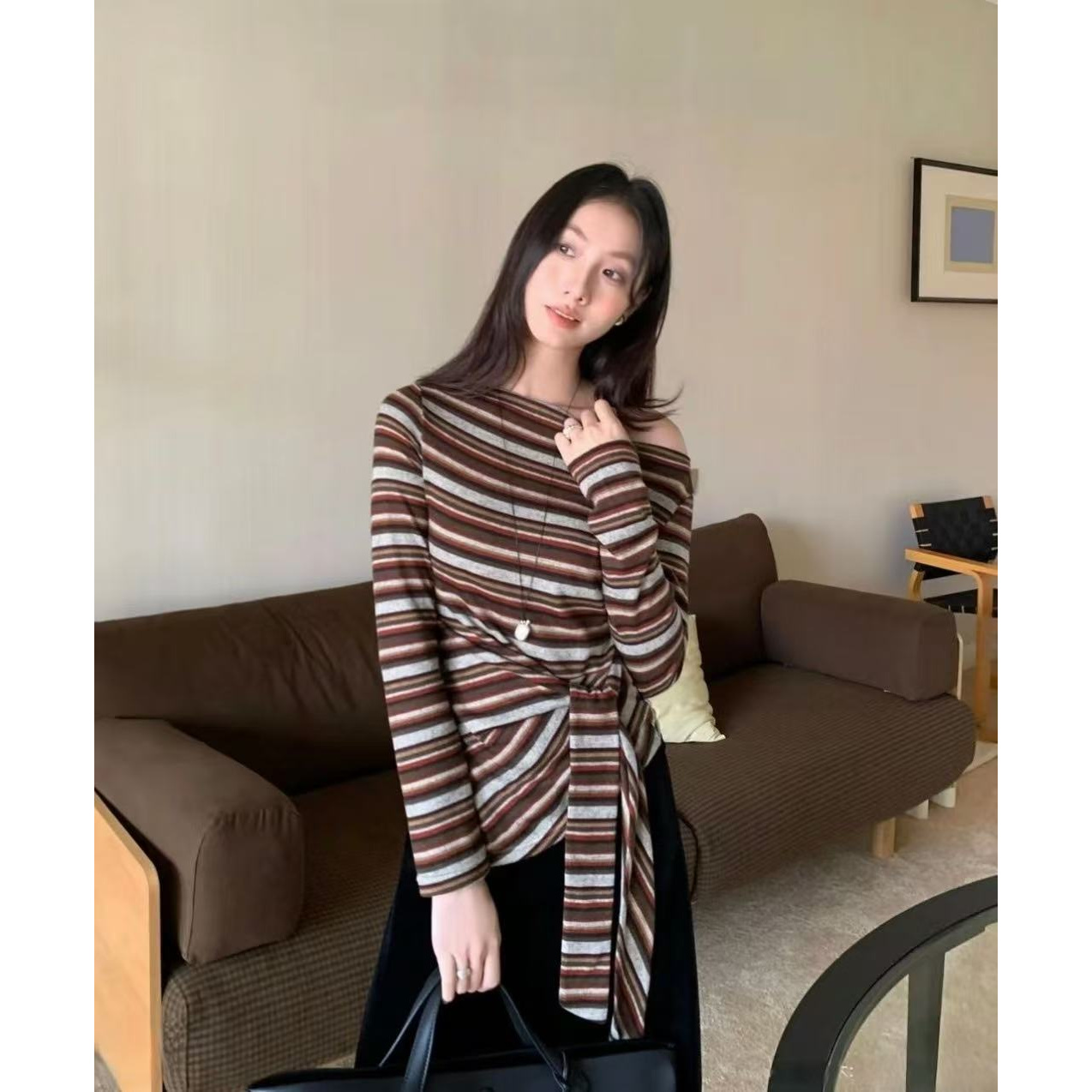 2025秋季新款不规则复古条纹风斜肩露肩绑带长袖T恤女修身短上衣