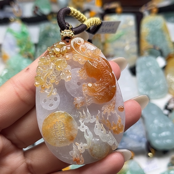 翡翠未镶嵌颈饰麒麟