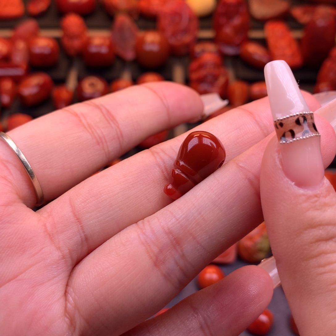 南红玛瑙未镶嵌川料原矿高品三通9.5mm