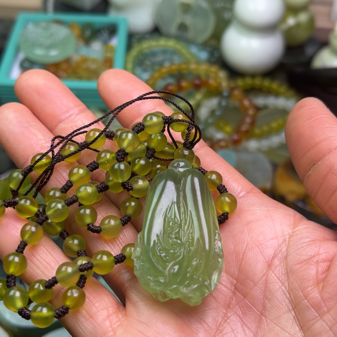 钰***珑蛇纹石玉未镶嵌颈饰