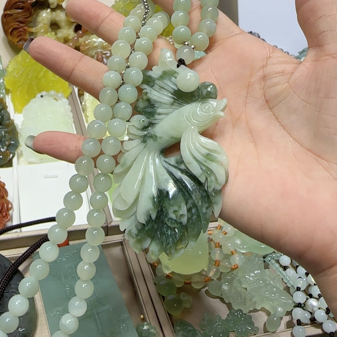 未镶嵌蛇纹石玉吊坠