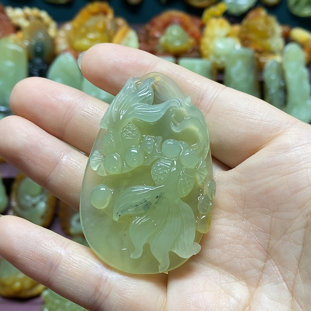 岫玉未镶嵌吊坠(赠链)