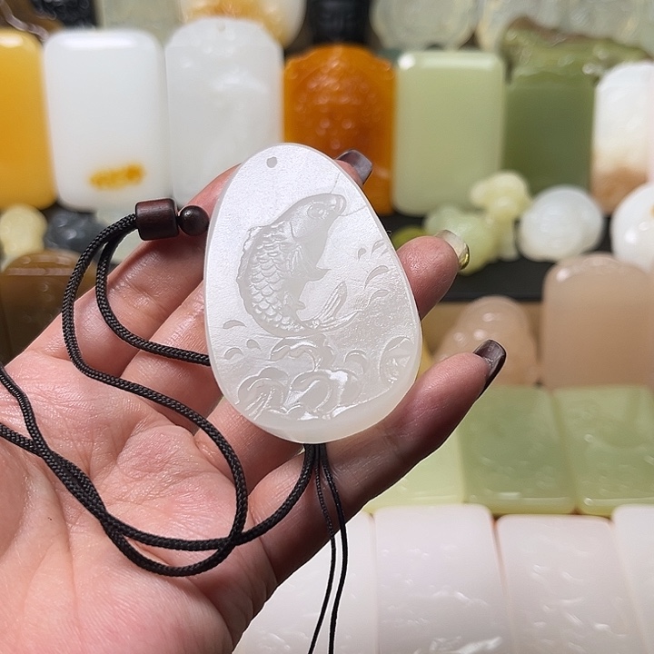 和田玉未镶嵌颈饰