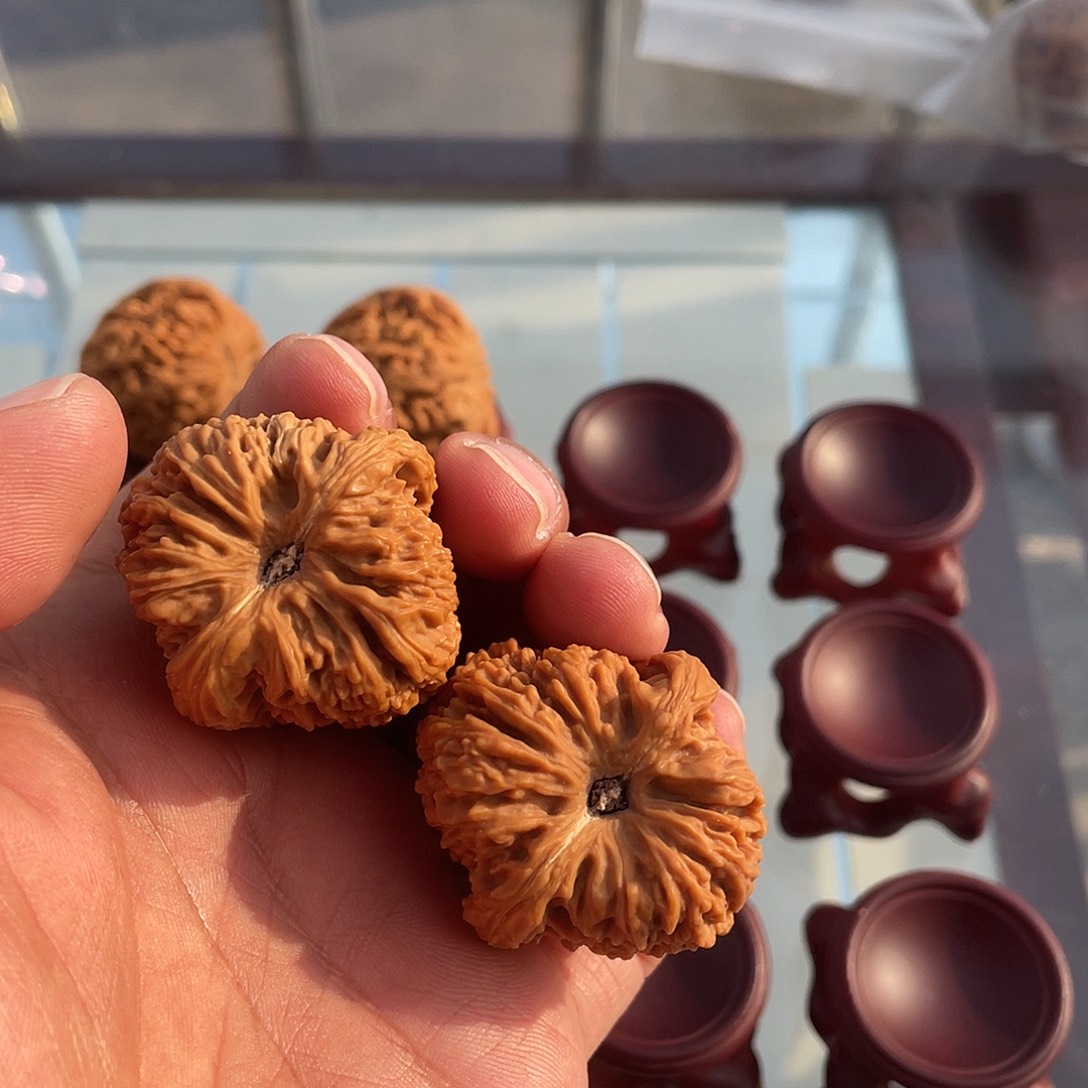 雅***拉文玩核桃把件南疆石文玩核桃全品 37