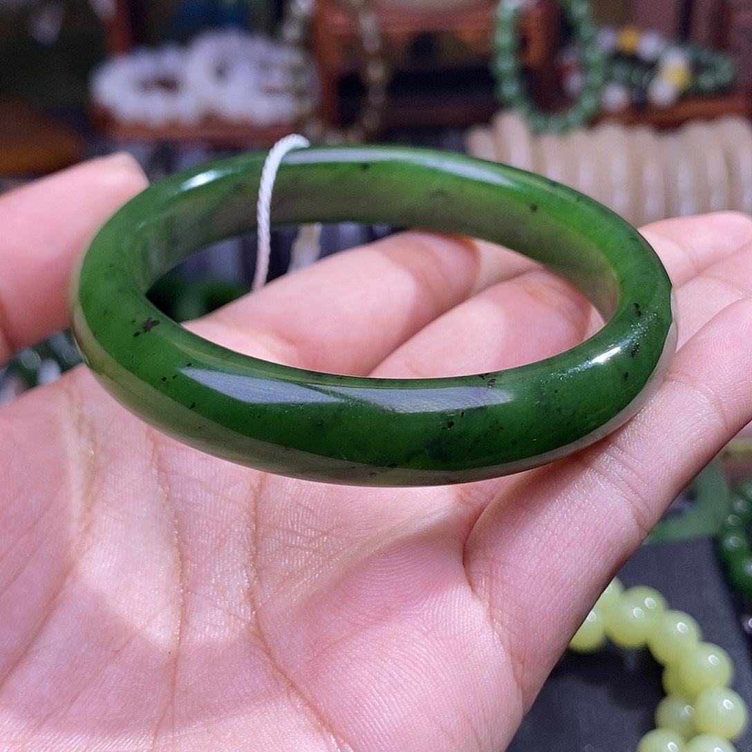 和***财和田玉未镶嵌颈饰碧玉老矿料手镯59.3圈