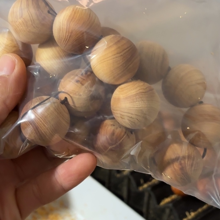 小***哥柏木2.5，黑油毛坯散珠
