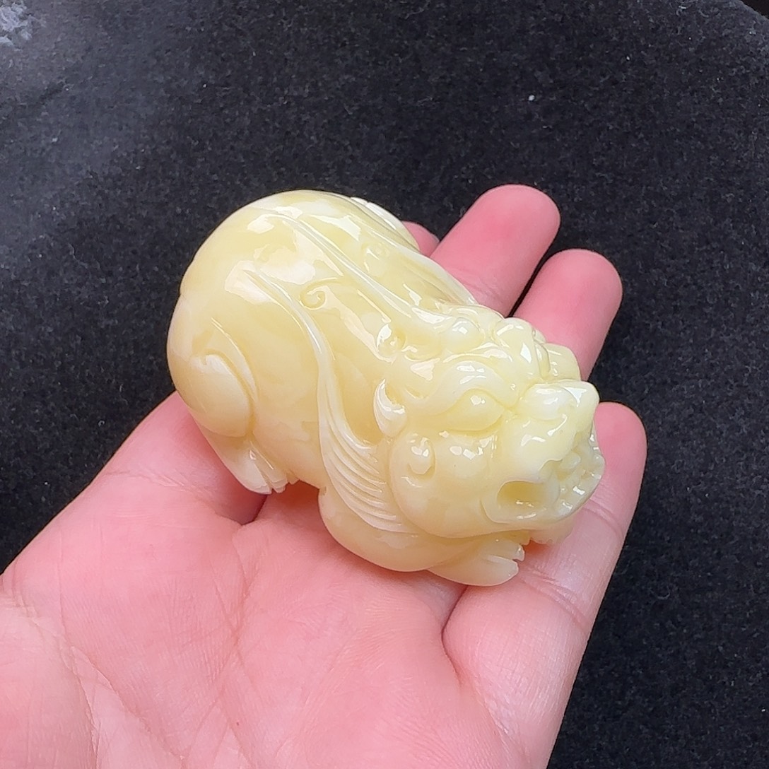 蜜蜡未镶嵌珠宝奇石