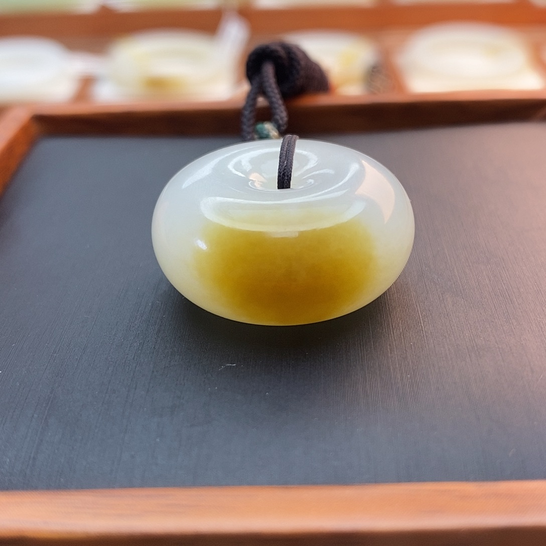 和田玉（糖玉）未镶嵌颈饰