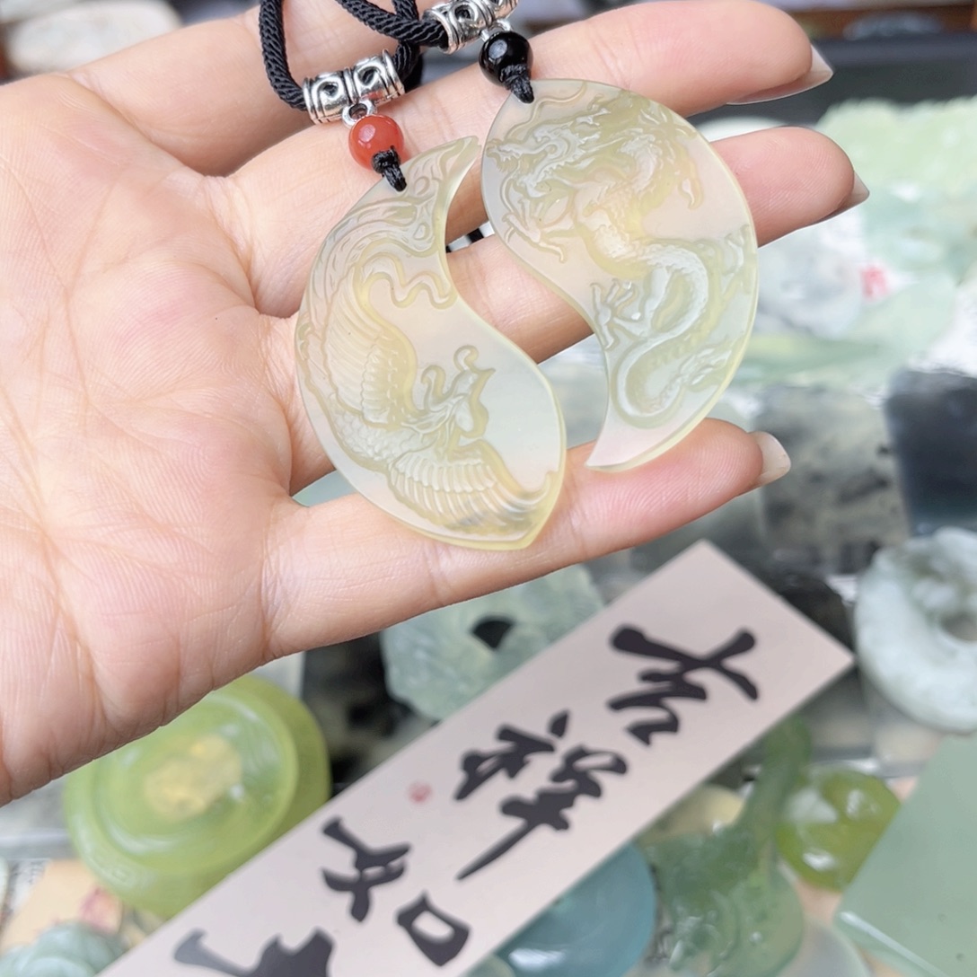 未镶嵌蛇纹石玉颈饰