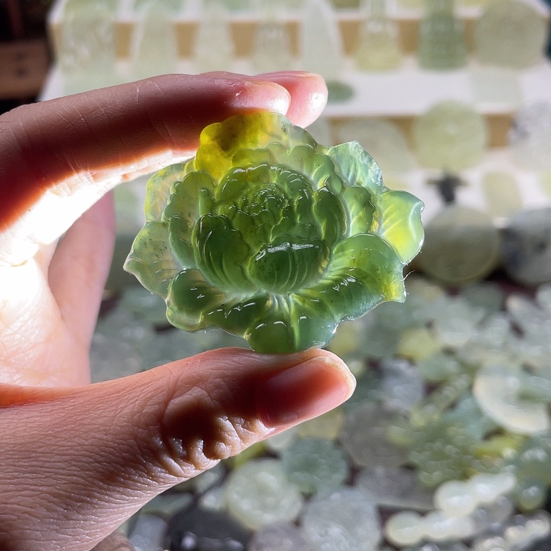 蛇纹石玉颈饰未镶嵌