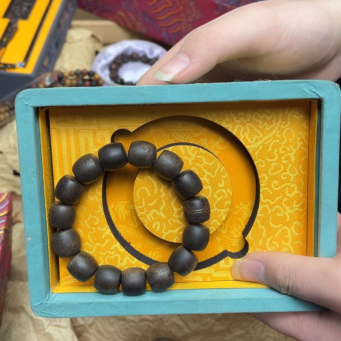 大叶紫檀（黑酸枝木类）