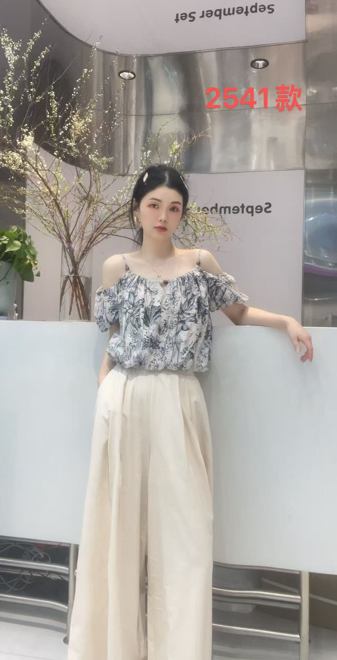 小仙女轻熟风碎花一字肩吊带套装2025夏季新款时尚两件套HJ-1926