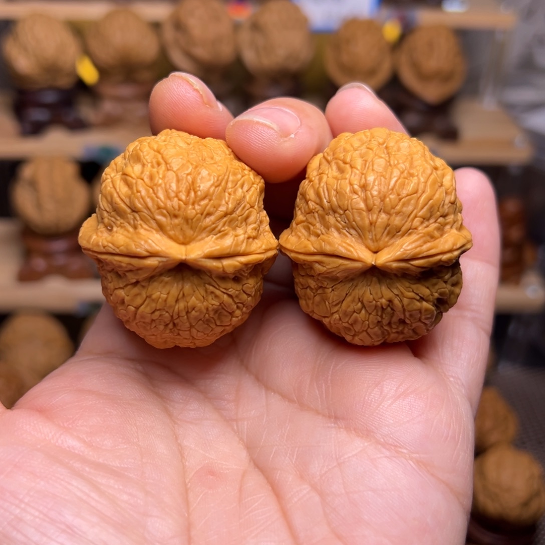 尼***哥文玩核桃把件1w金丝绣球40尺