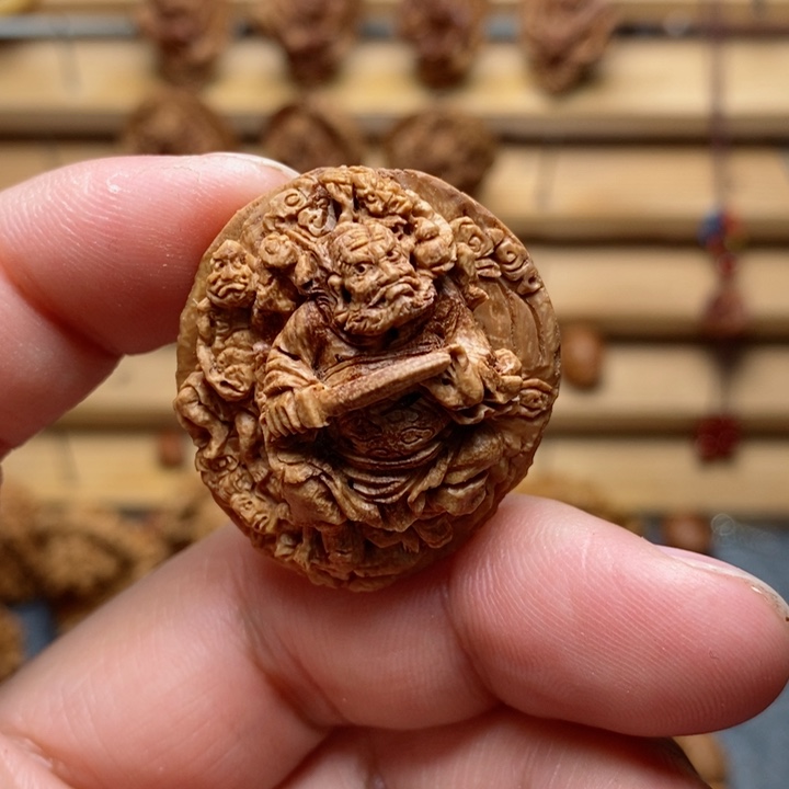 水****。桃核手工雕刻钟馗