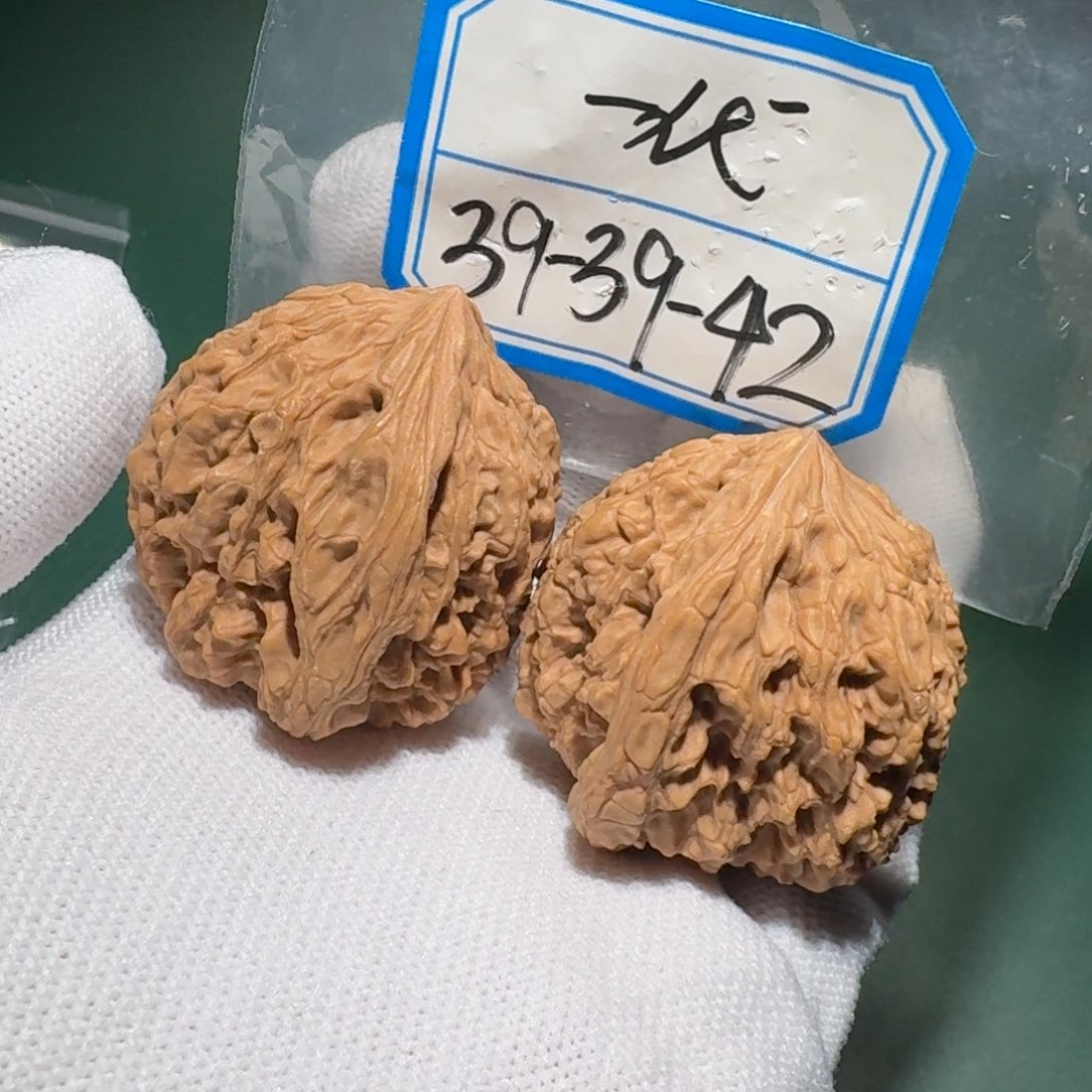 文玩核桃吊坠32号村将