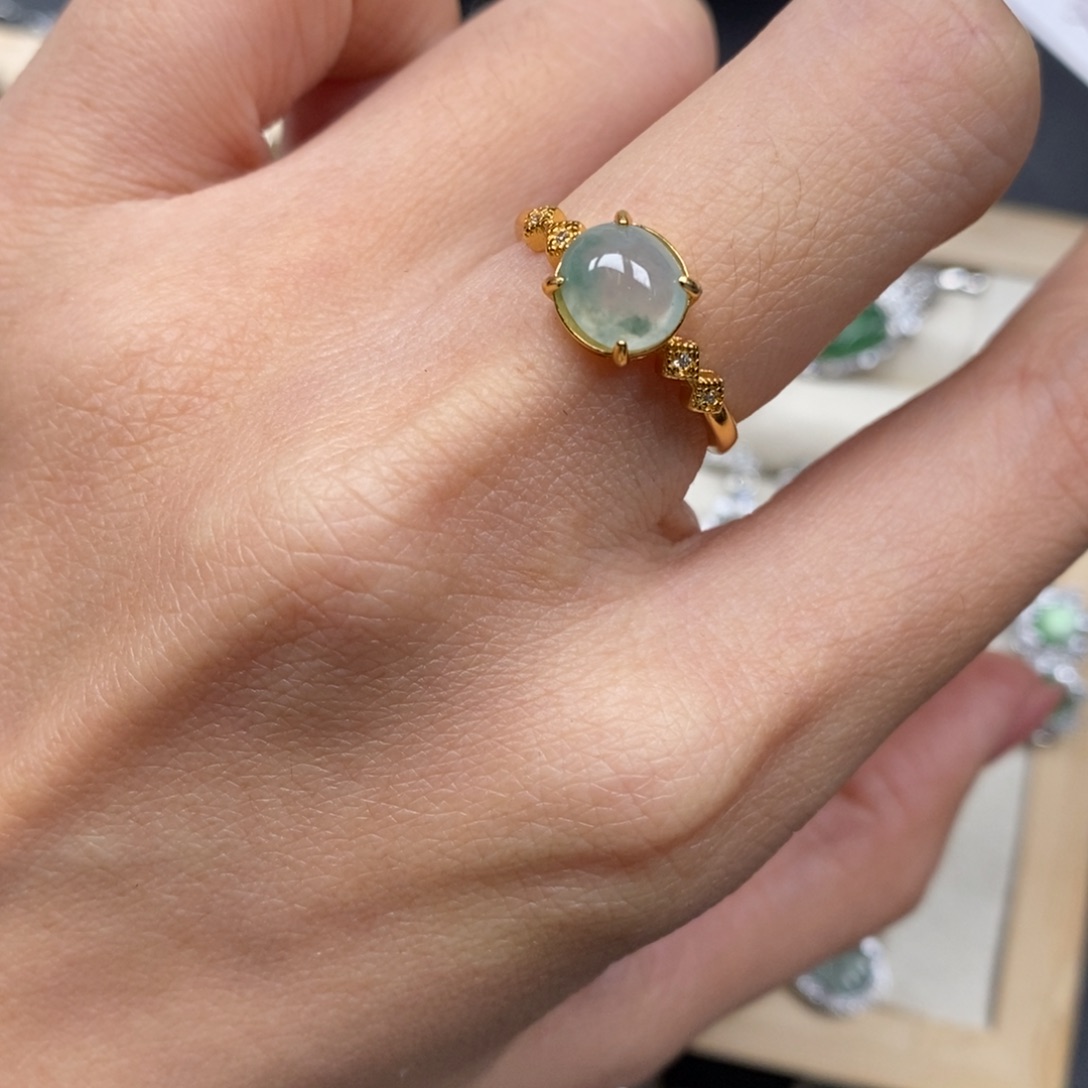 翡翠颈饰未镶嵌翡翠