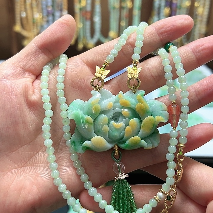 翡翠颈饰未镶嵌吊坠
