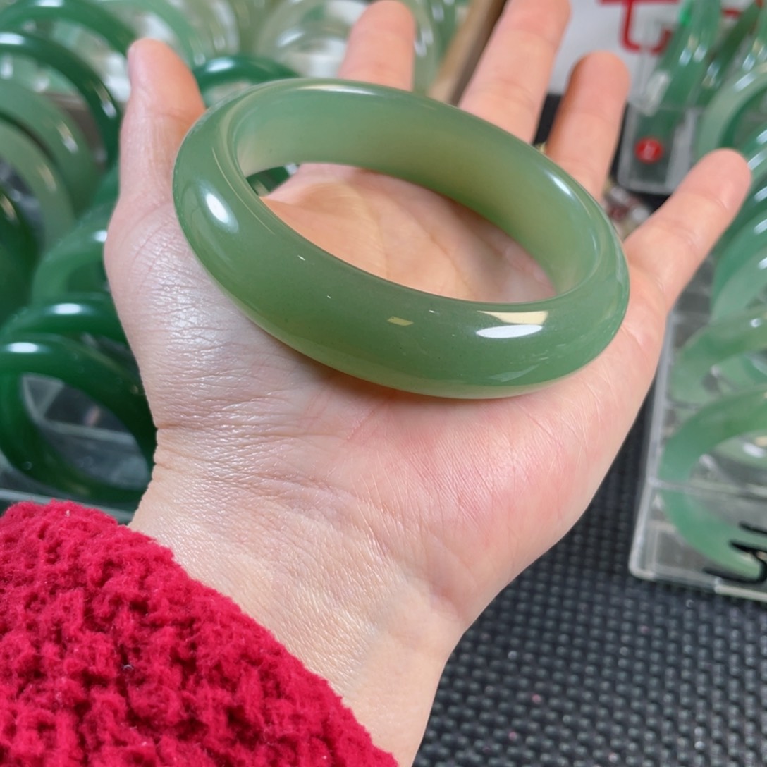 东陵石手镯未镶嵌