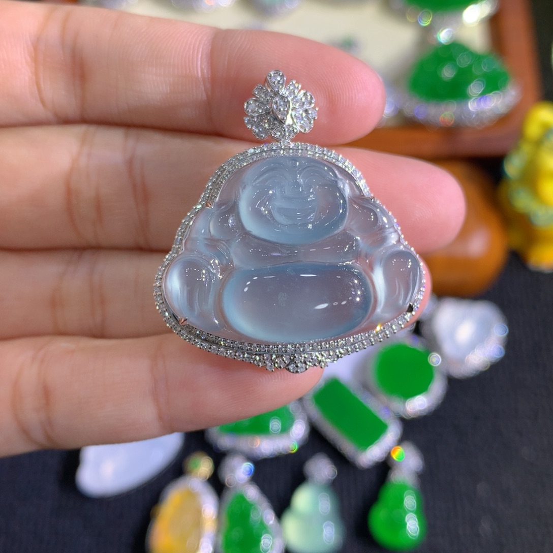 翡翠18K金镶嵌颈饰