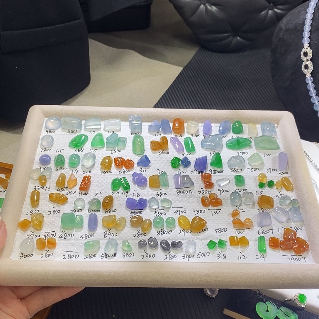 翡翠挂件未镶嵌展示，防拍