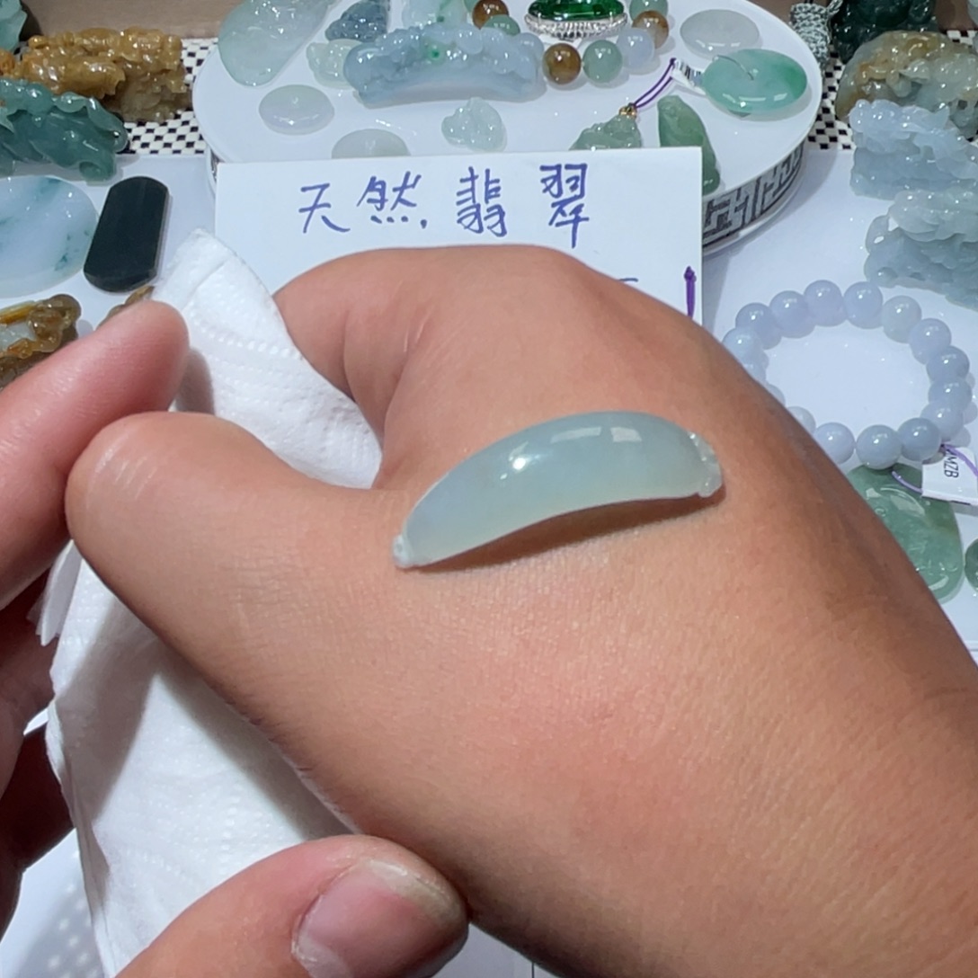翡翠颈饰未镶嵌天然