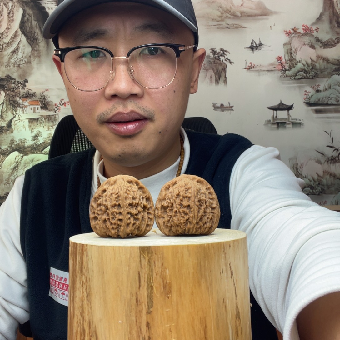 俊***杰把件文玩核桃南疆