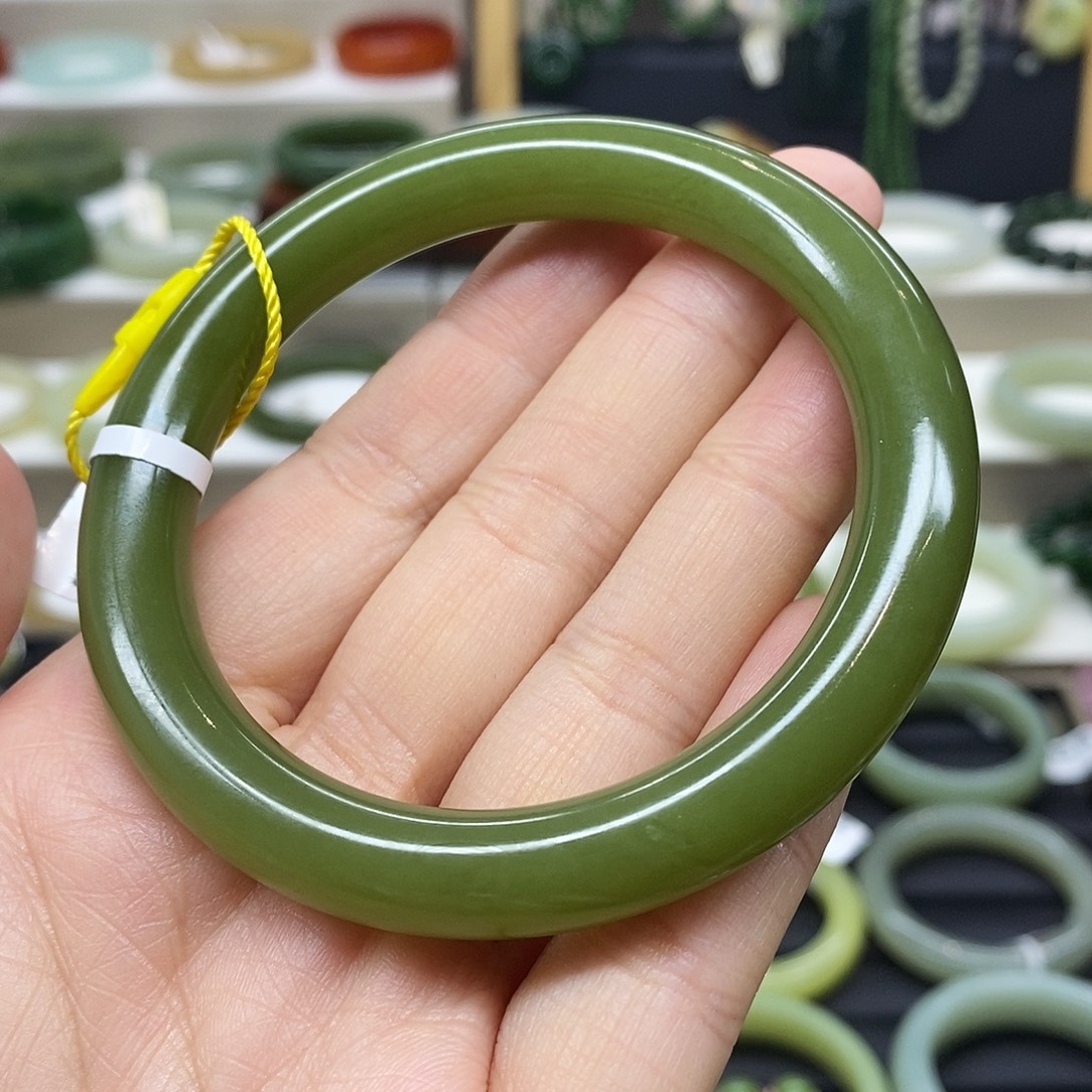 和田玉未镶嵌手镯