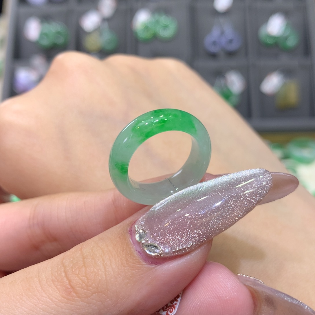翡翠戒指未镶嵌8一抹绿