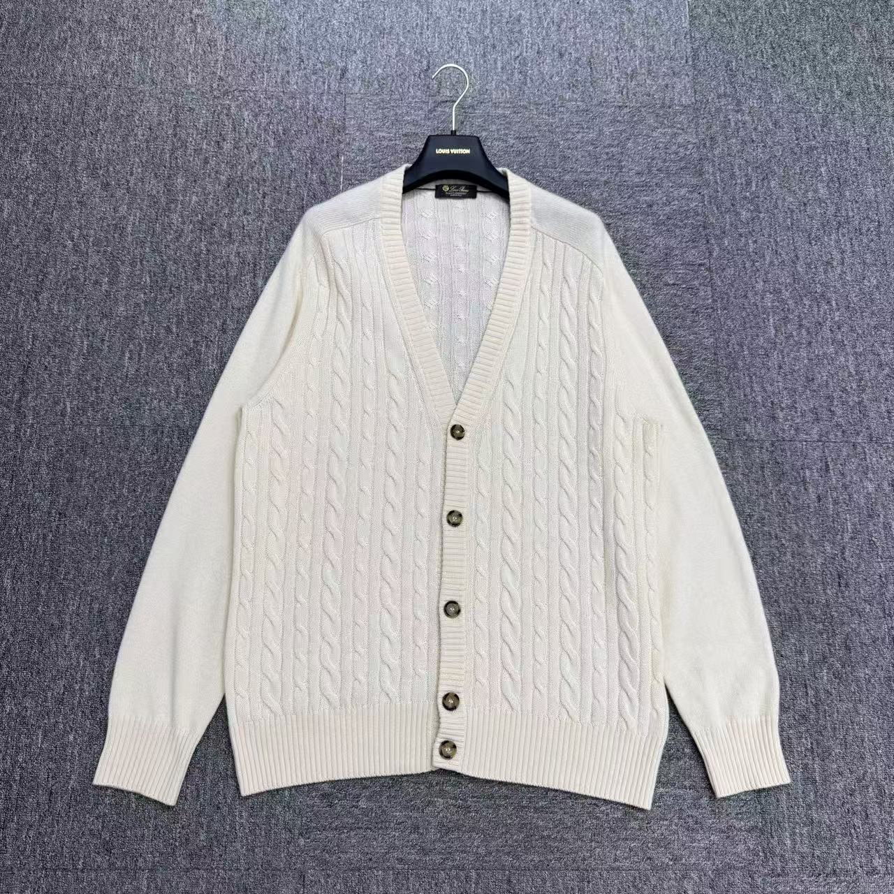 99新 Loro Piana/诺悠翩雅 小山羊绒针织开衫/52码/编码18690