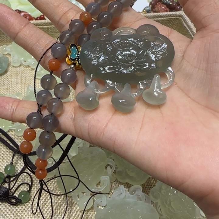 蛇纹石玉吊坠未镶嵌毕*猫