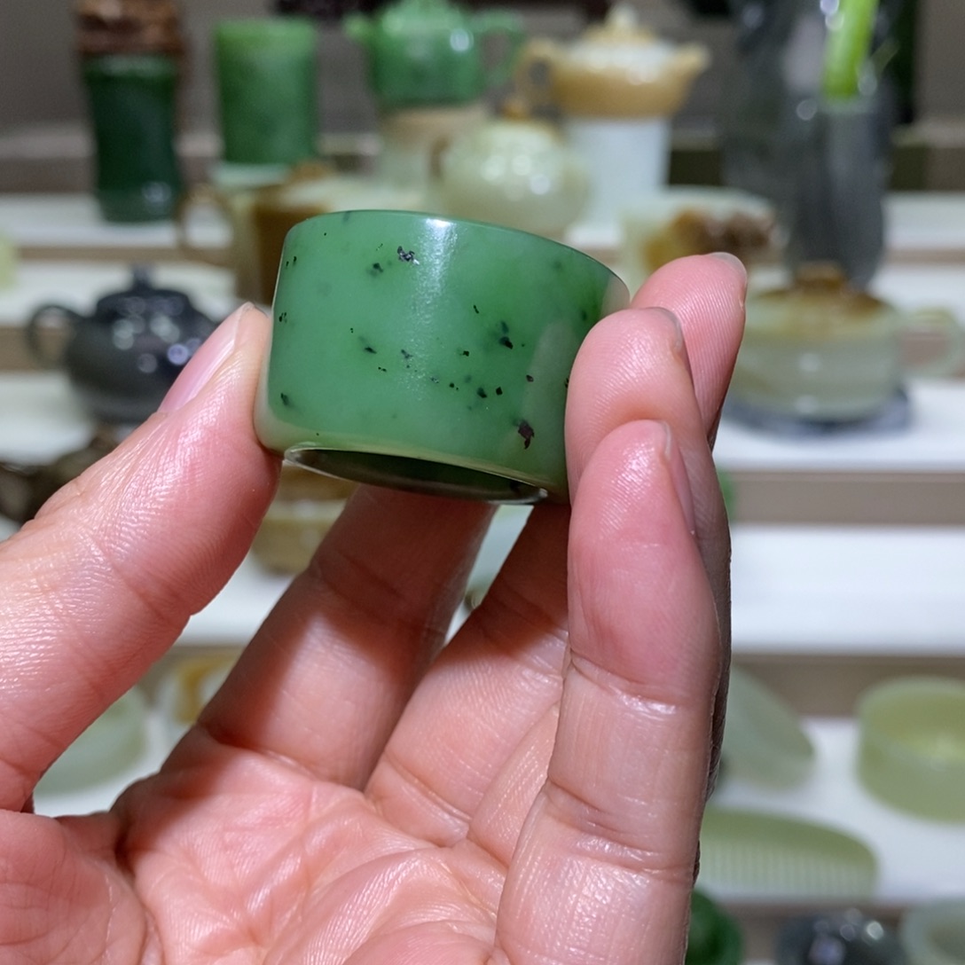 和田玉把件未镶嵌马**功碧玉扳指