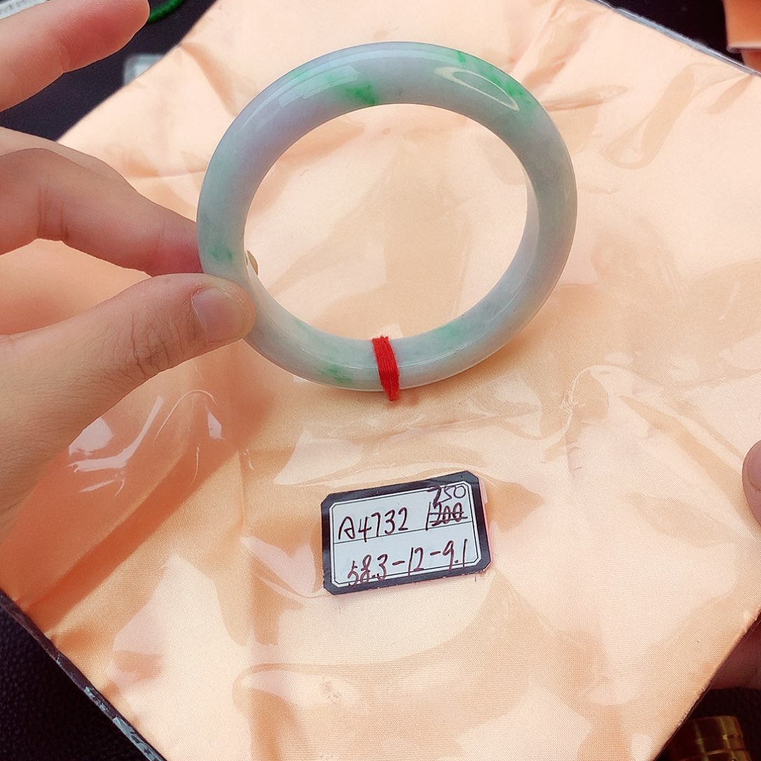 翡翠未镶嵌手镯翡翠
