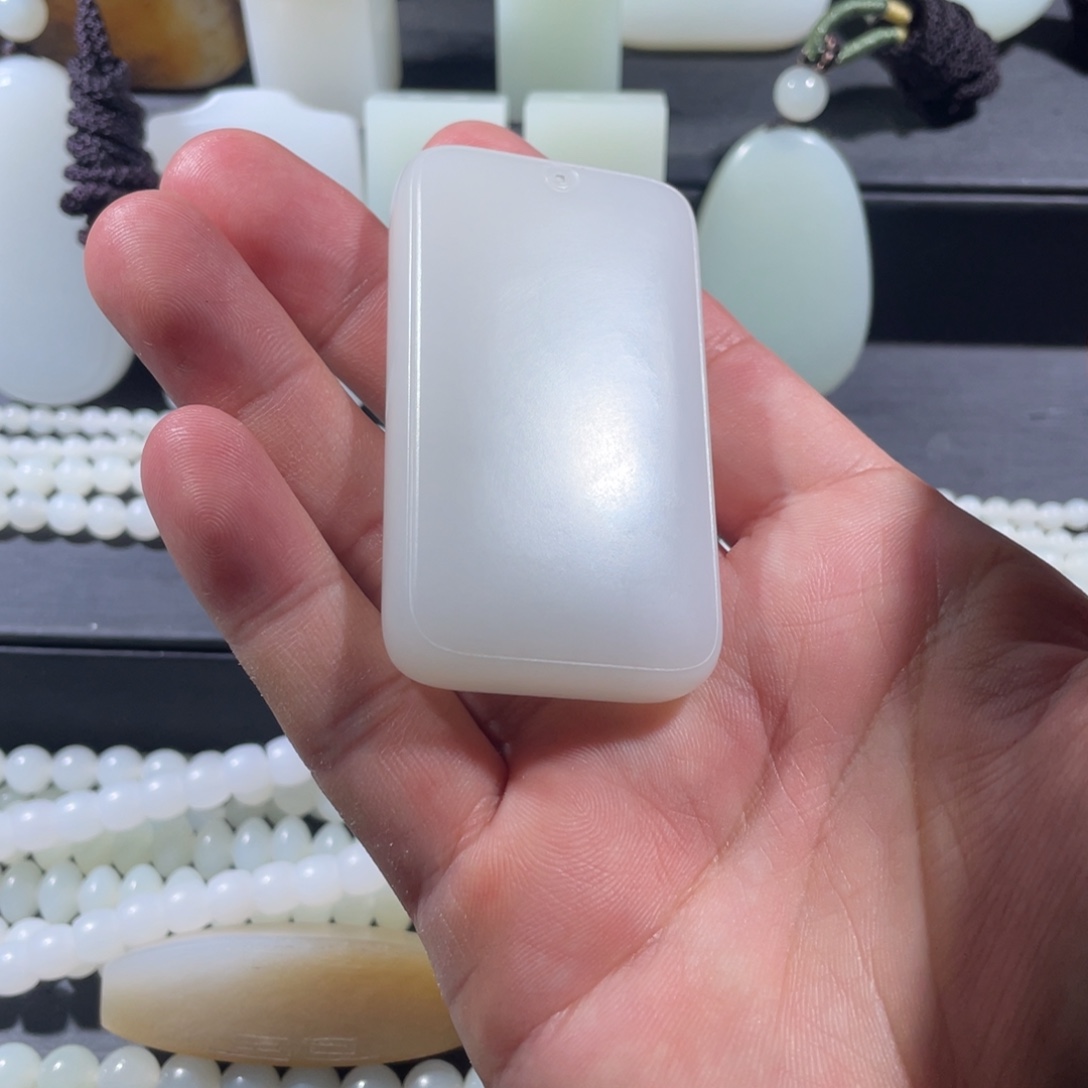 和田玉未镶嵌颈饰无事牌