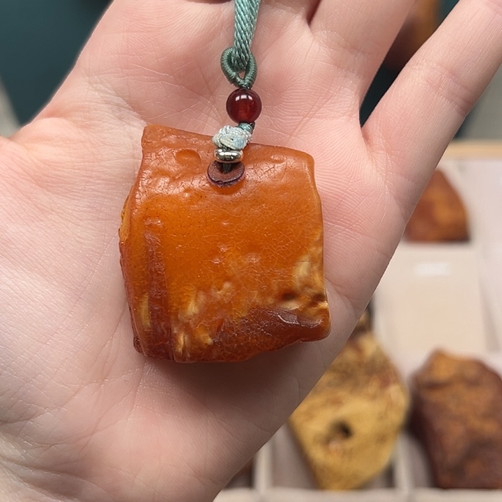 琥珀珠宝奇石未镶嵌