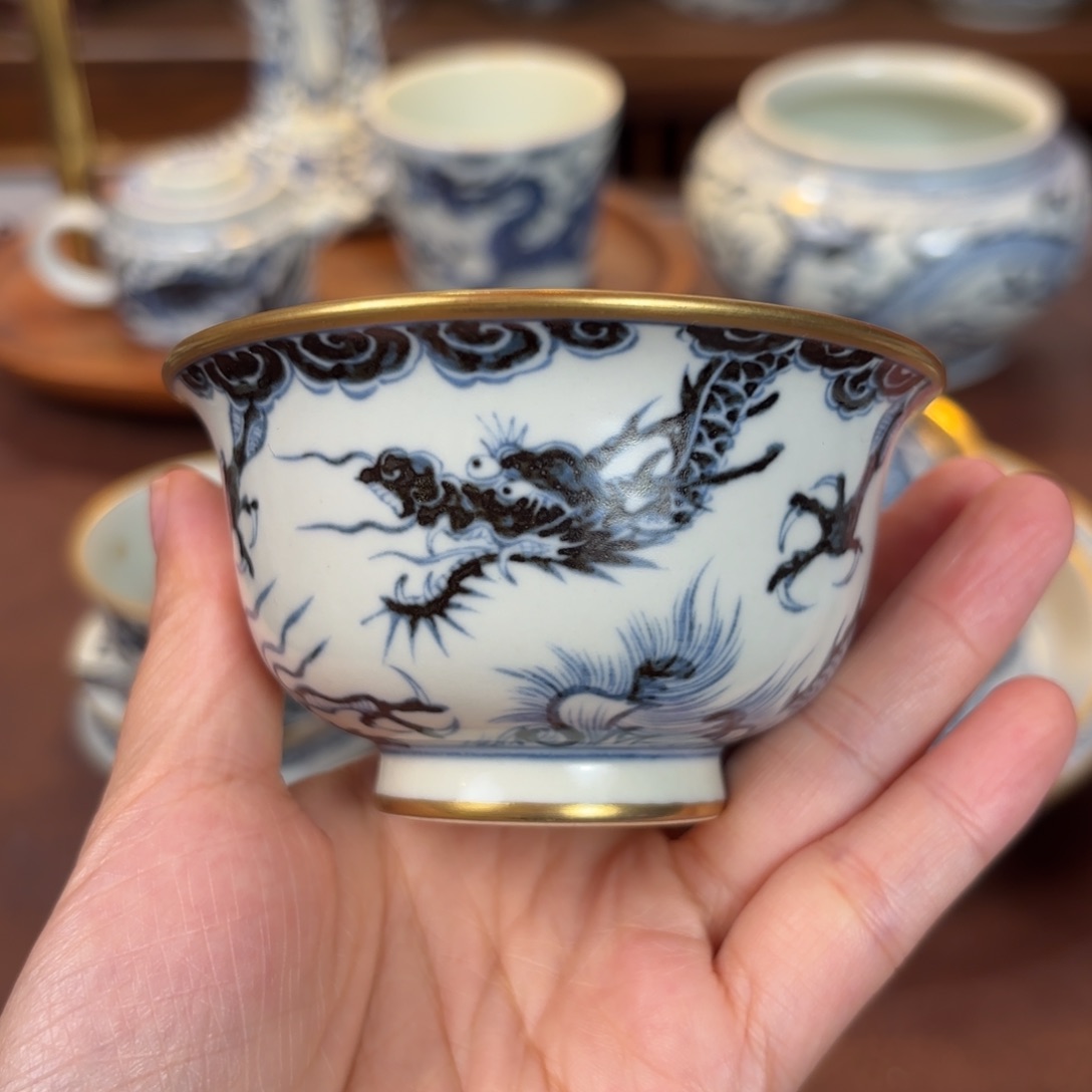 苍龙教子描金压手杯