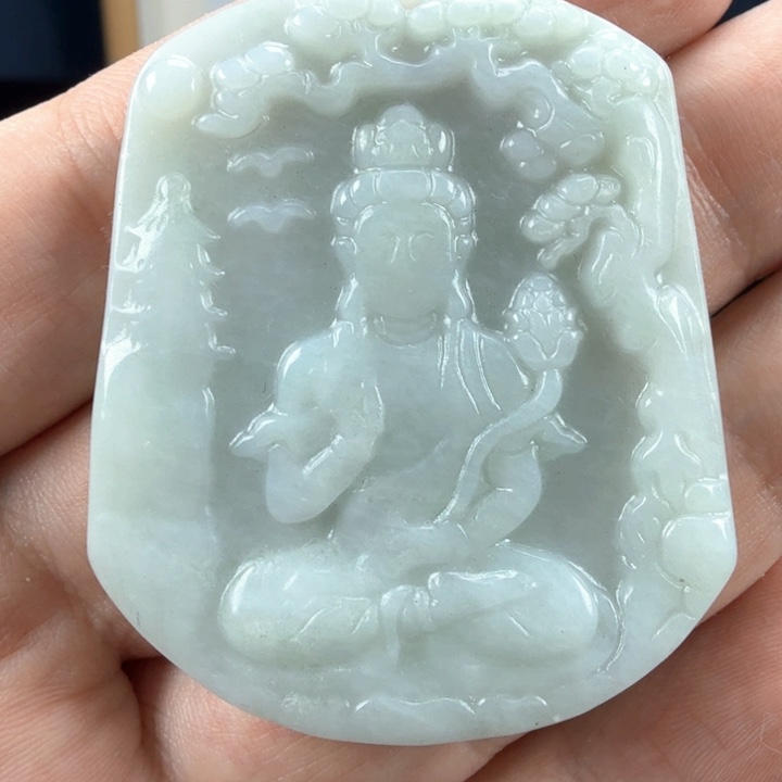 翡翠挂件未镶嵌翡翠