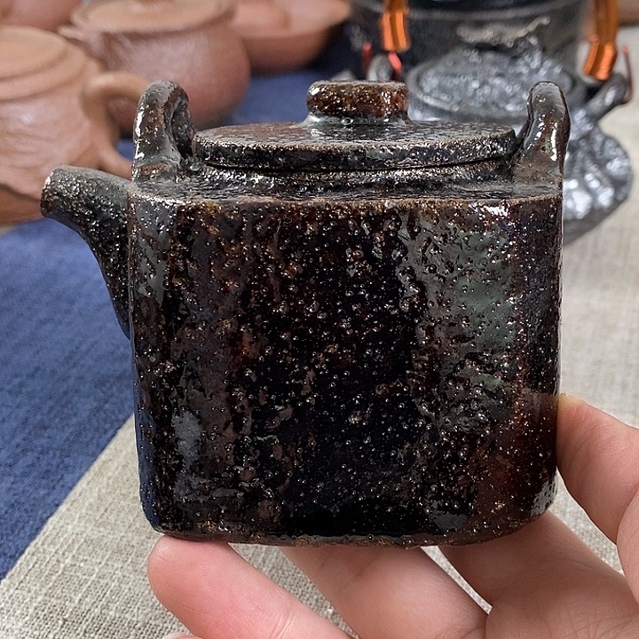 叶***业大器黑砂软提梁壶
