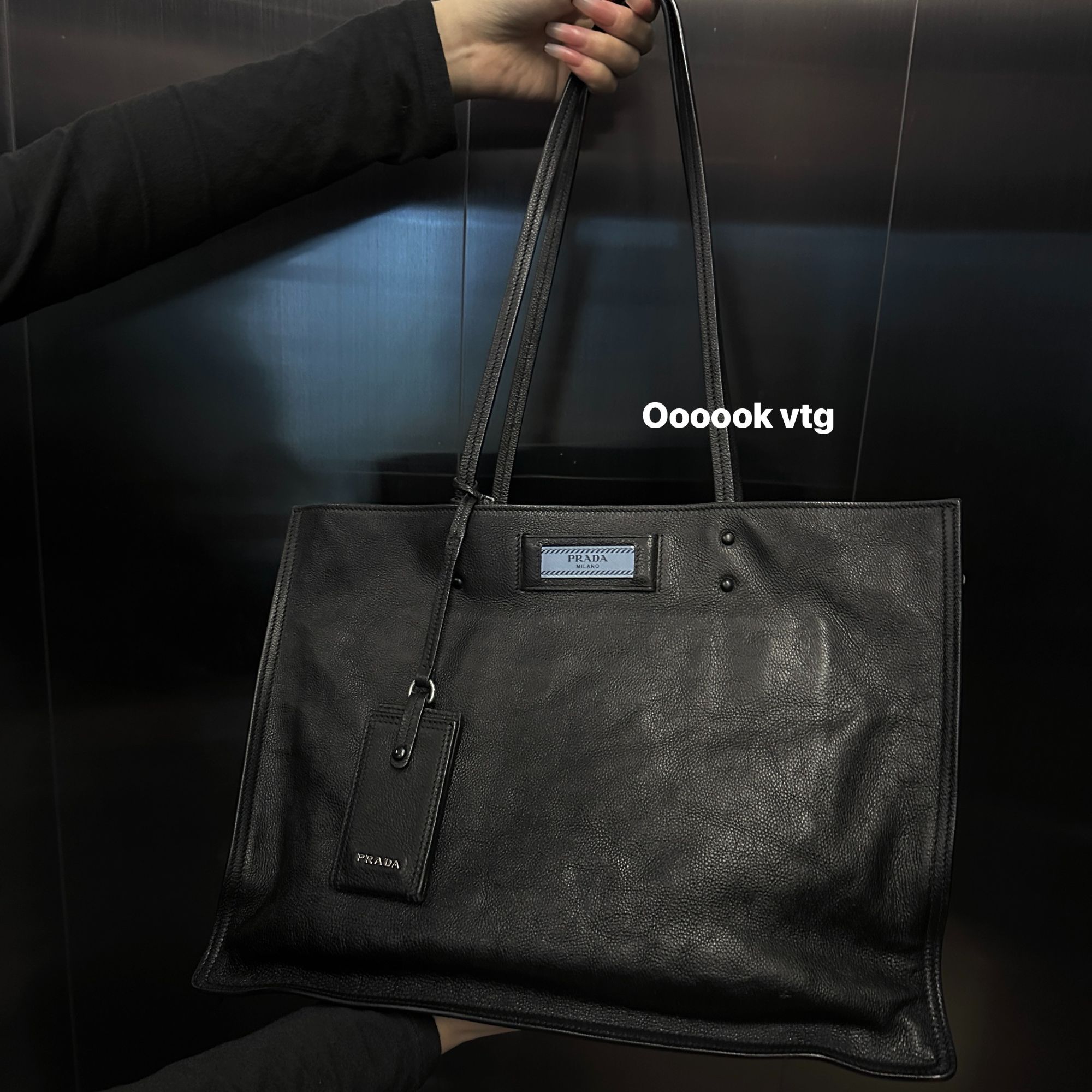 95新 Prada/普拉达 CS7094 PRADA/普拉达 黑色蓝标全皮大号托特包