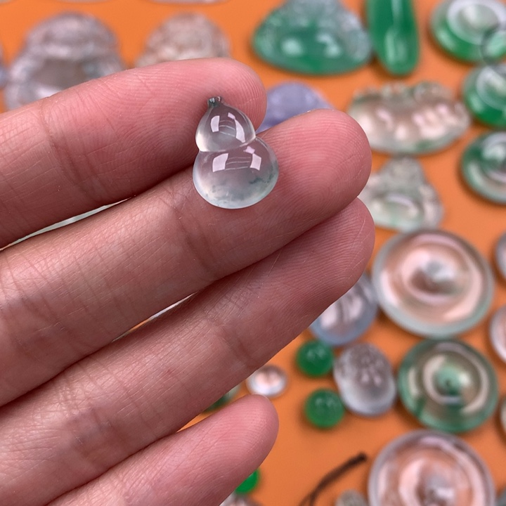 翡翠挂件未镶嵌….