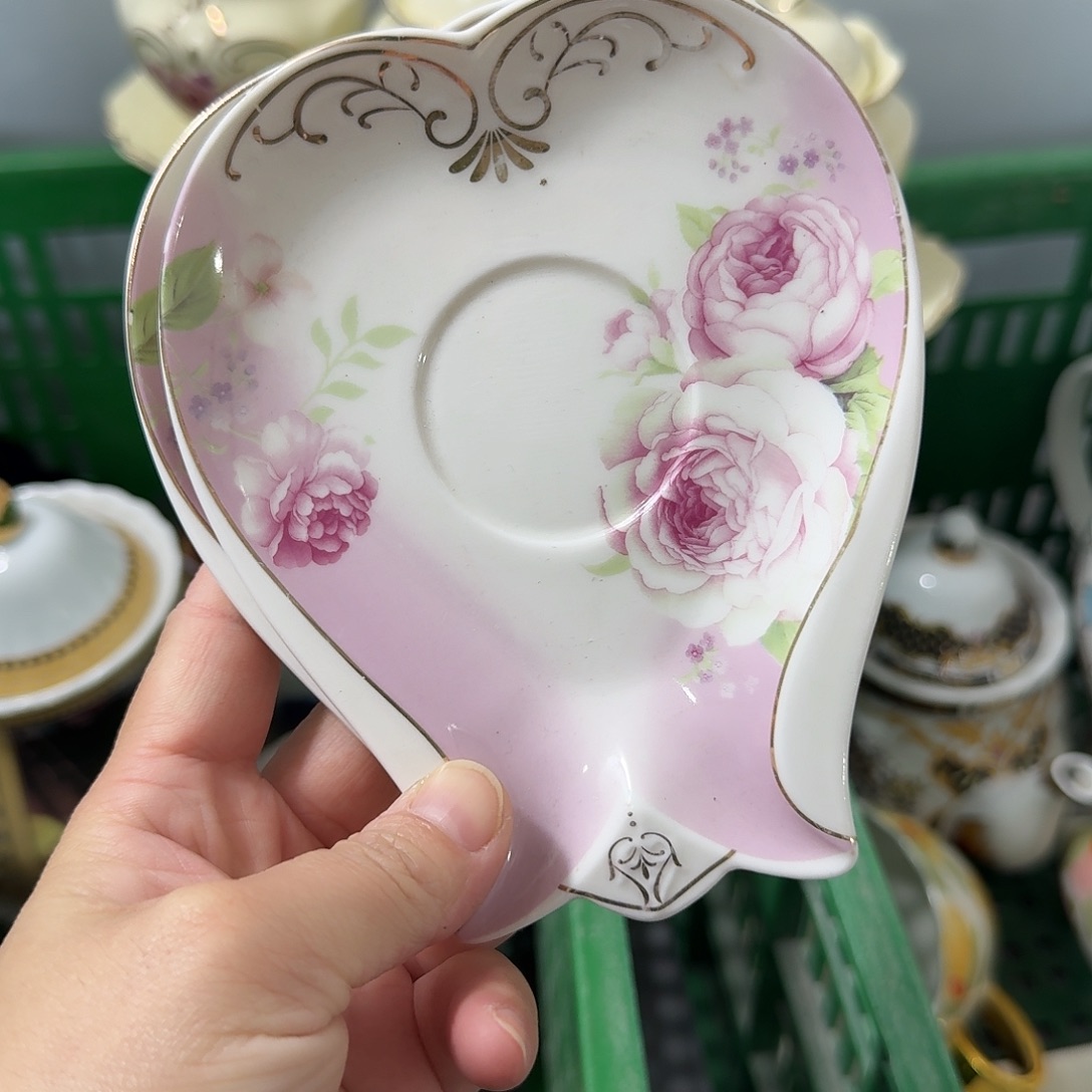 瓷片微瑕4只…………）………………