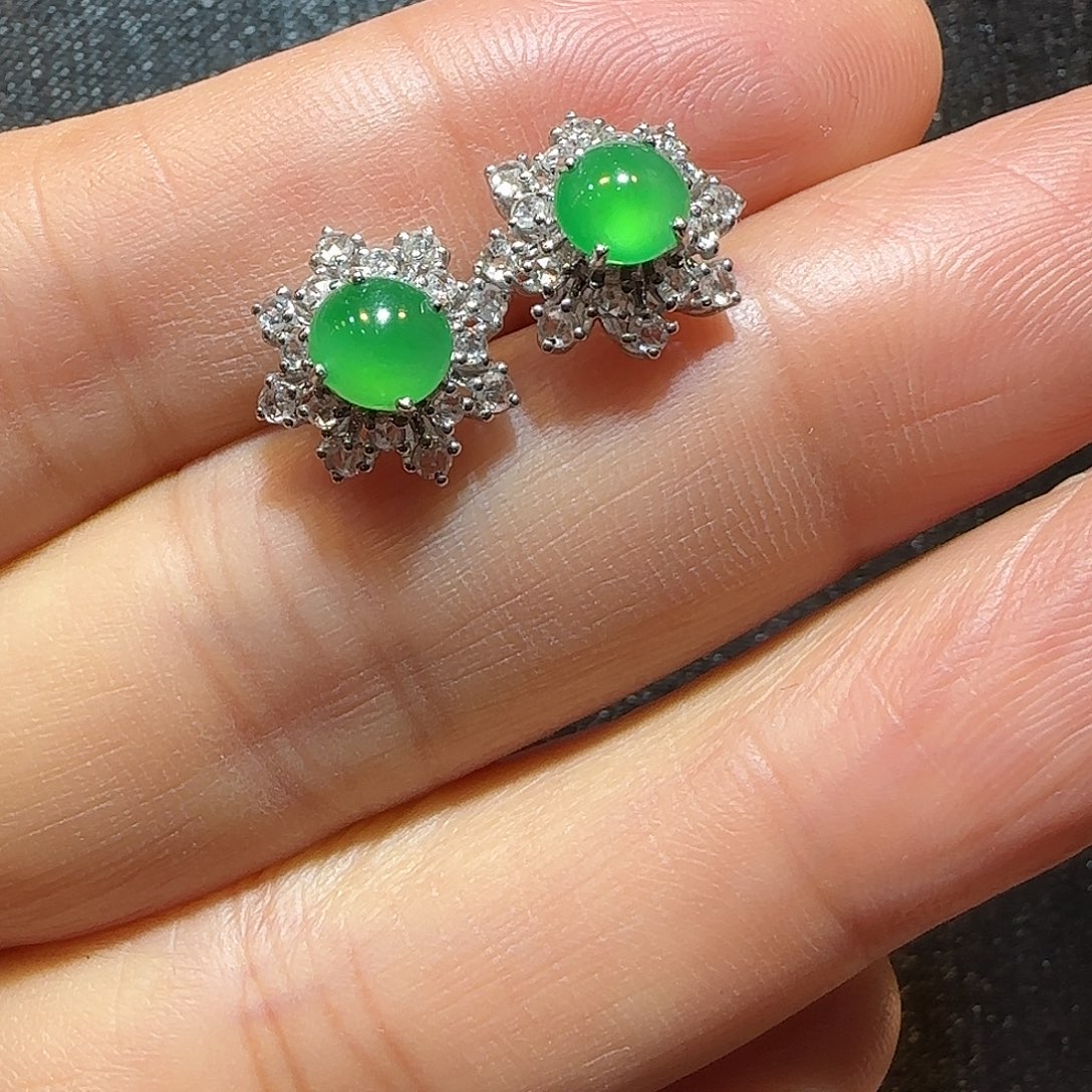 翡翠18K金镶嵌耳饰蛋面耳钉