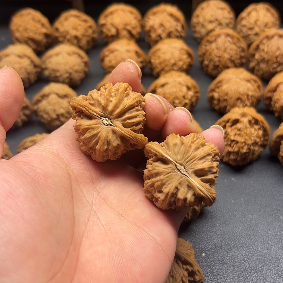 山***辰桃核吊坠文玩核桃