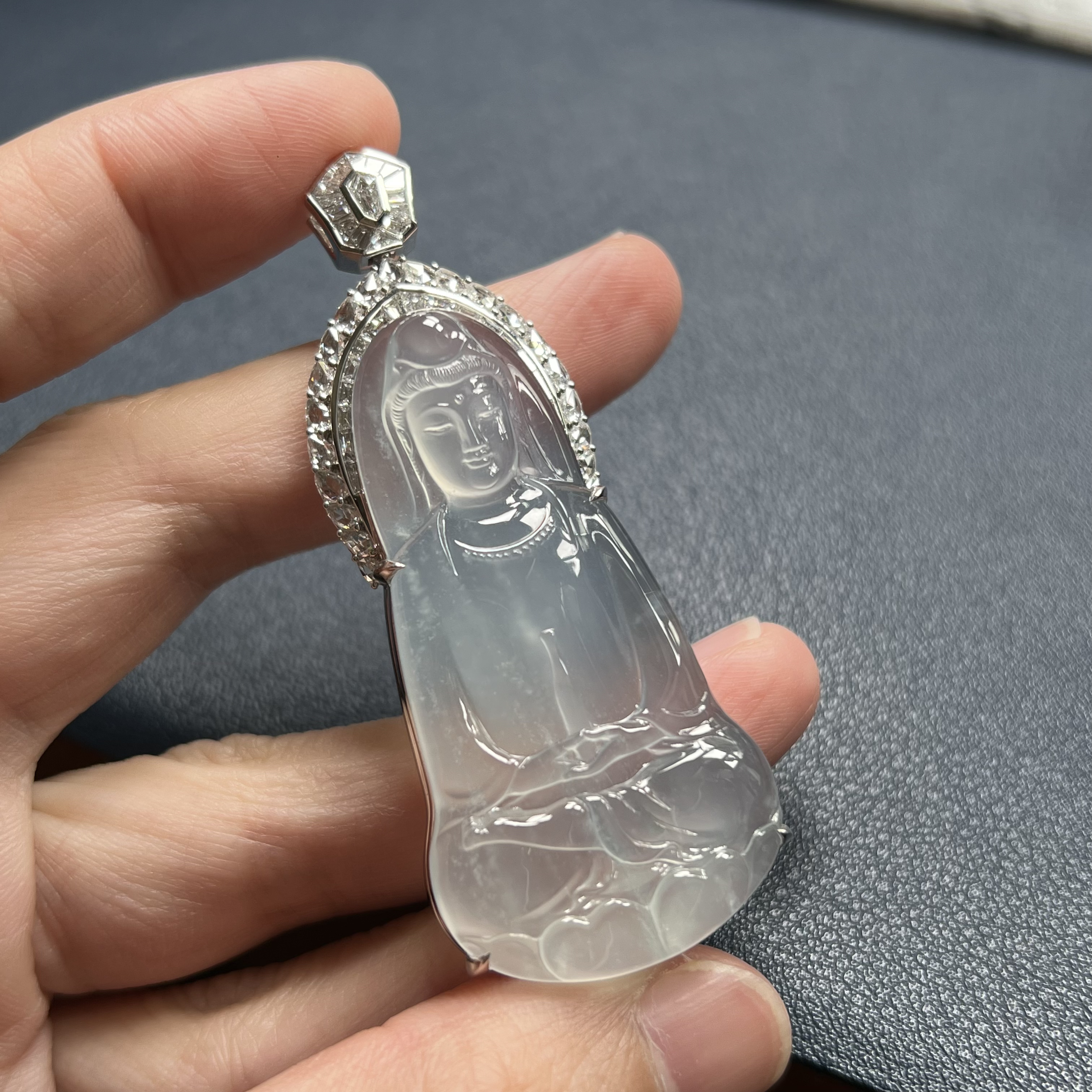 高冰起胶蓝底素衣观音吊坠裸石51.3×26.4×5.9整体66.1