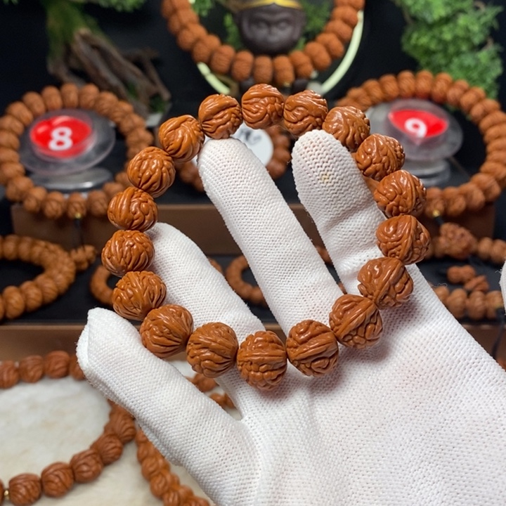 桃核吊坠视**白秦岭龙纹