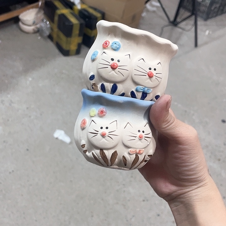 2572939838393903939993