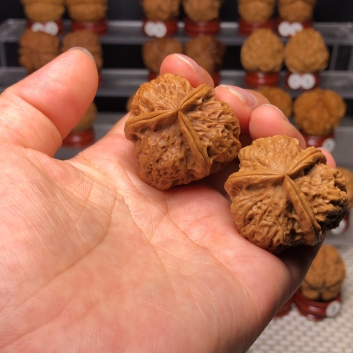 文玩核桃把件30小磐石